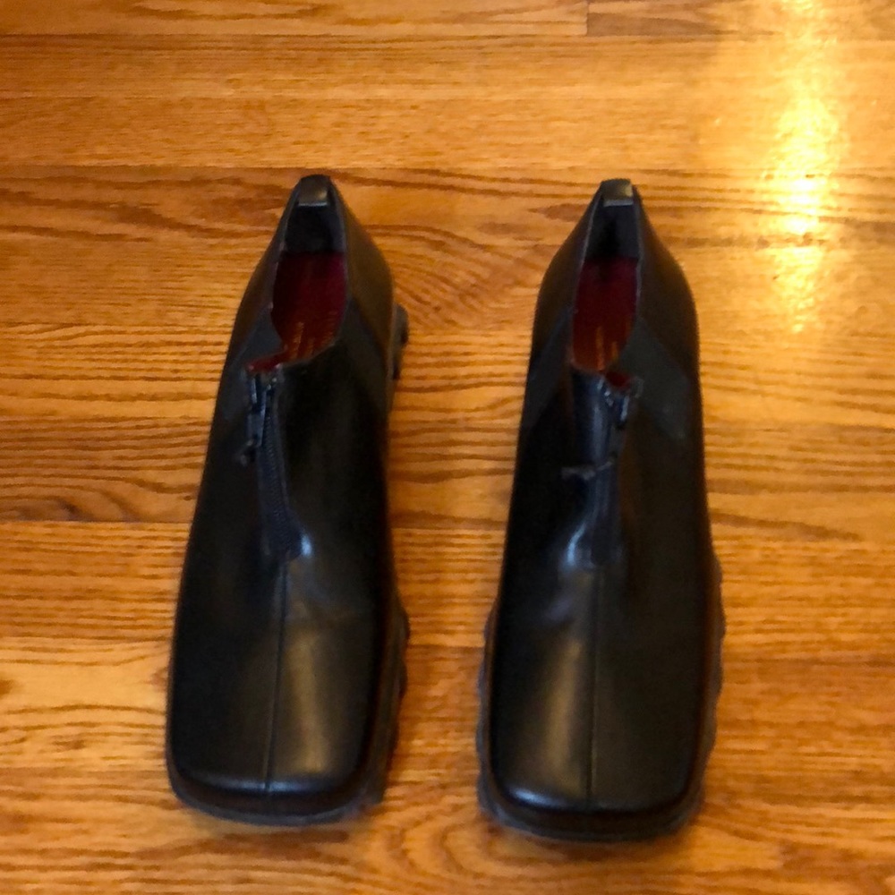 Donald Pliner Black Shoes with Front Zipper